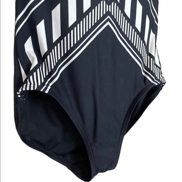 VINCE CAMUTO One-piece Bandeau Swimsuit 6 - Picture 4 of 7